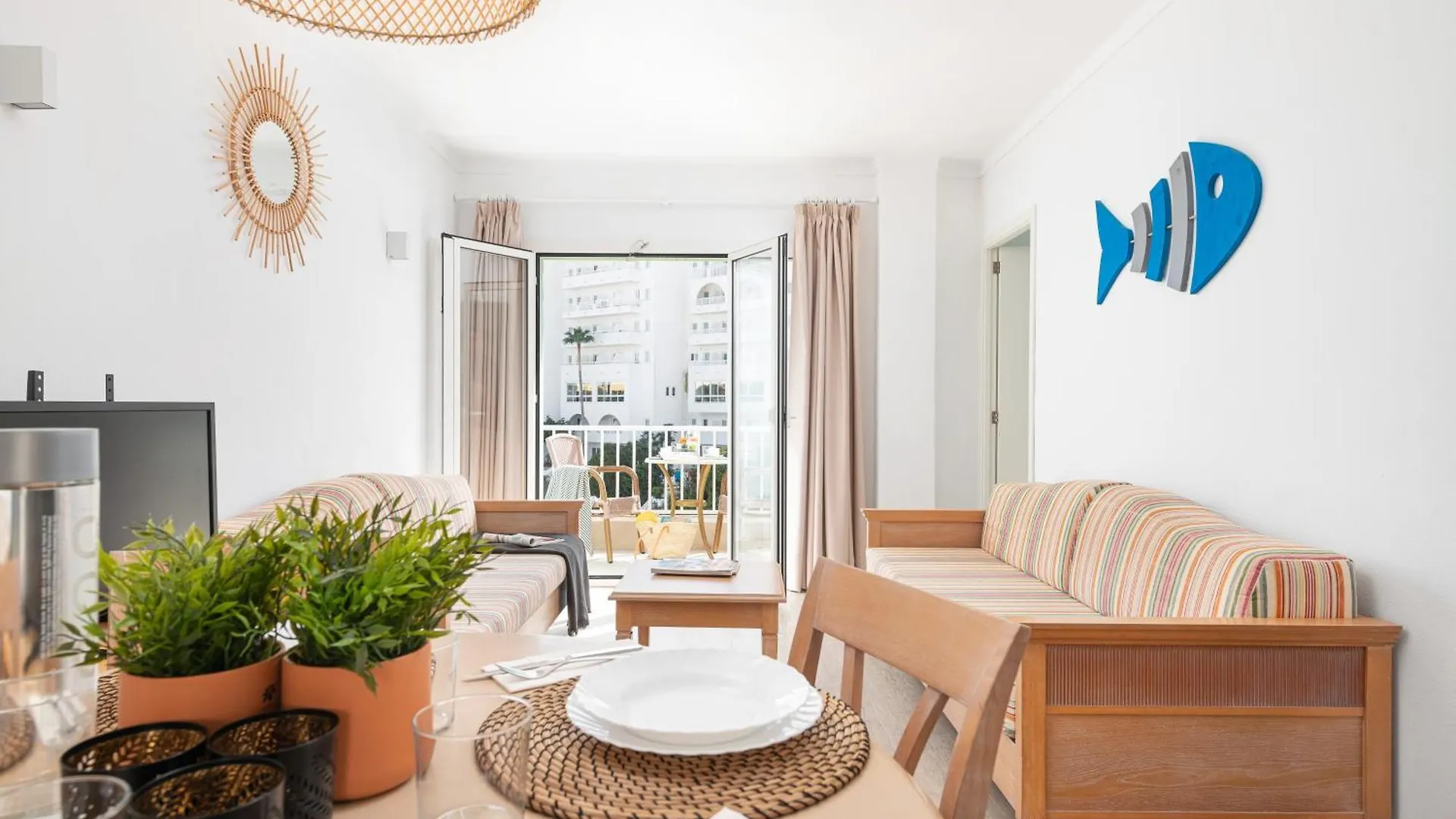 Apartamentos Playa Marina カラ・フェレーラ