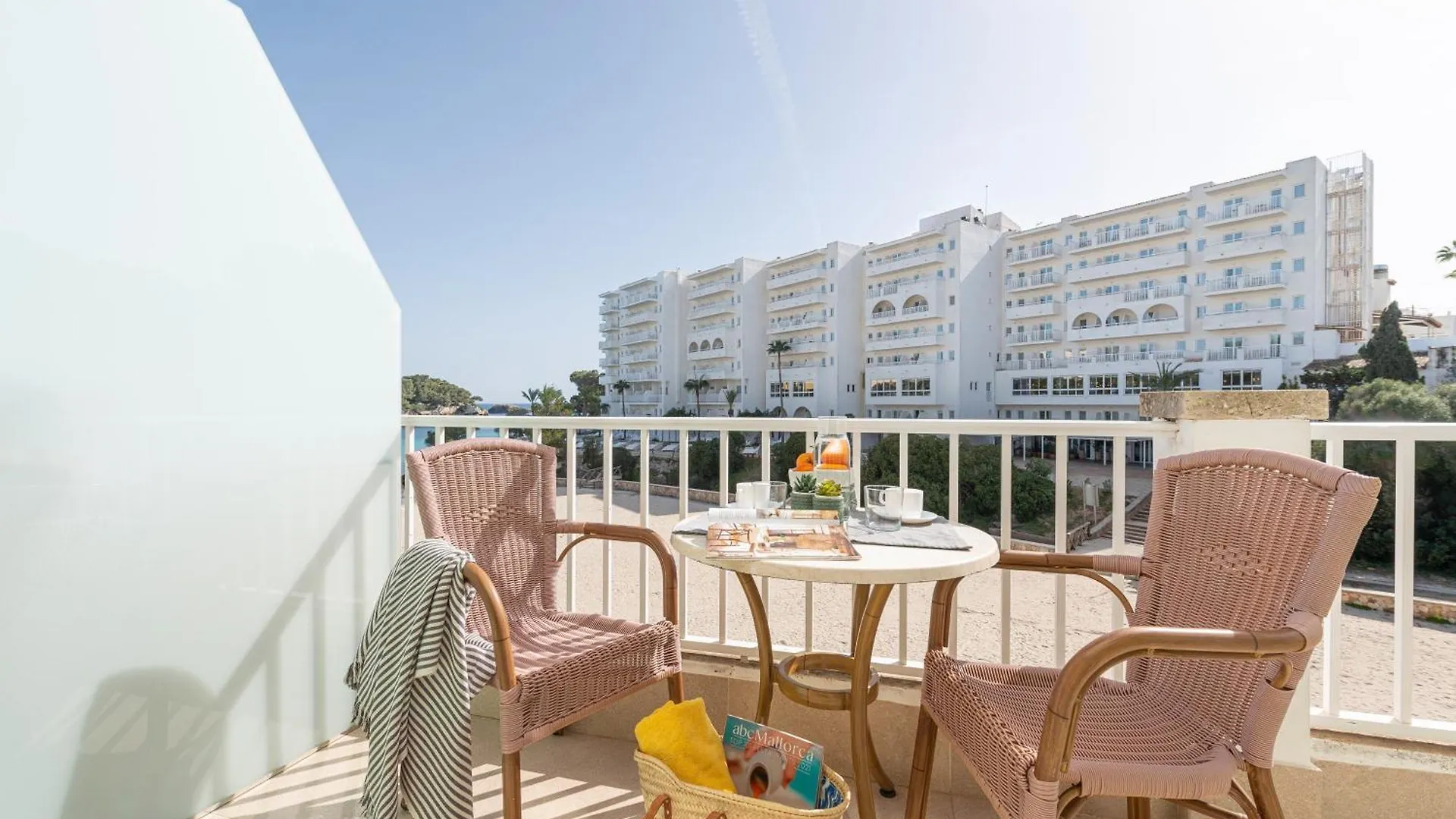 Apartamentos Playa Marina カラ・フェレーラ